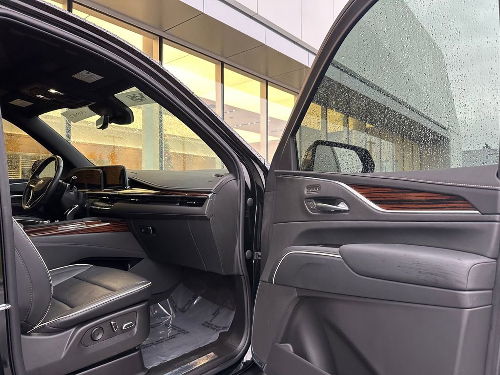 Used 2023 Cadillac Escalade ESV Premium Luxury AWD/4WD image 11