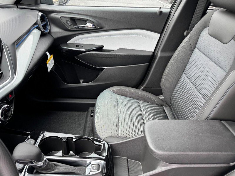 New 2026 Chevrolet Trax LT FWD image 8