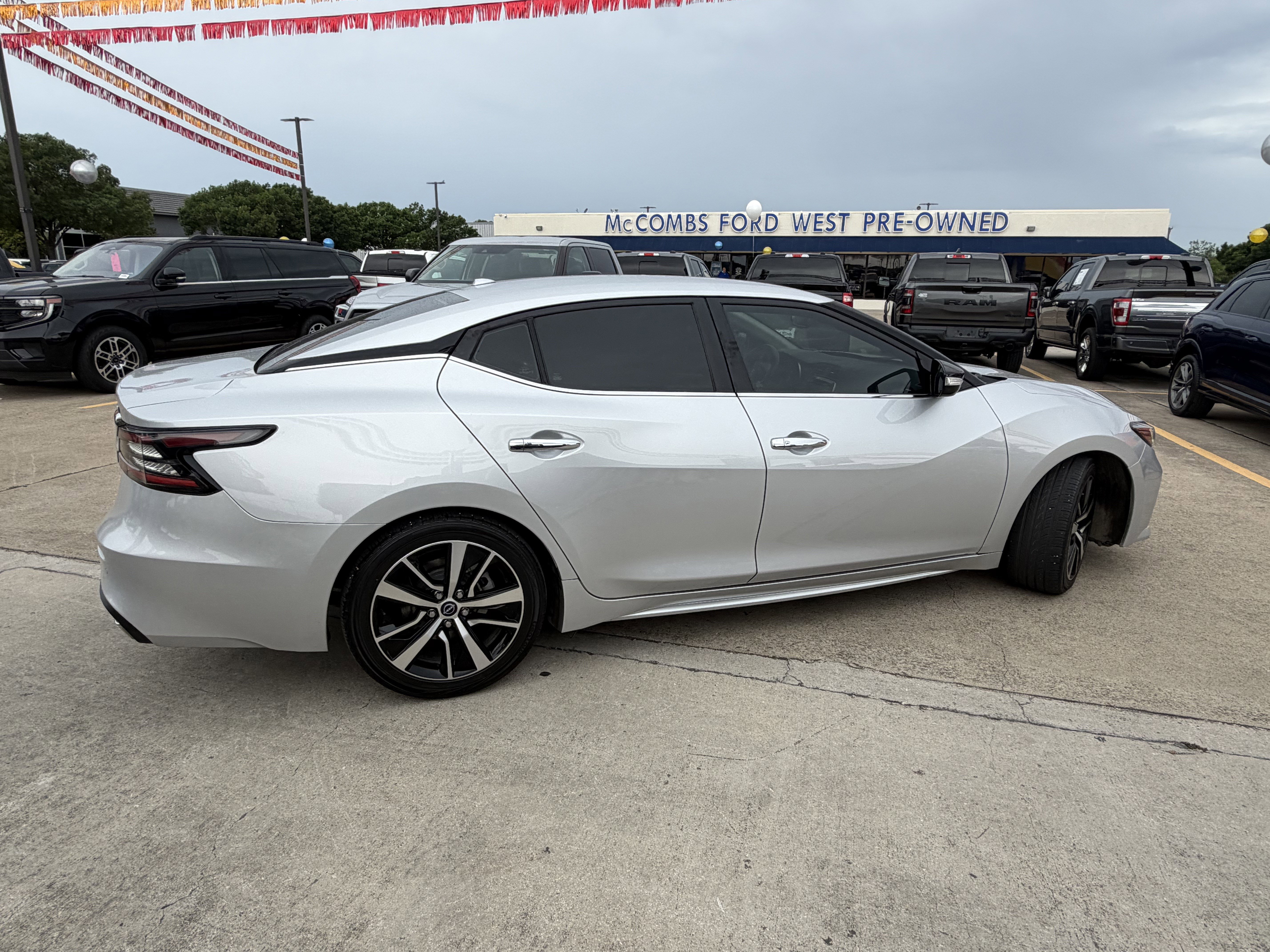 Used 2023 Nissan Maxima SV w/ Floor Mat Group FWD image 4