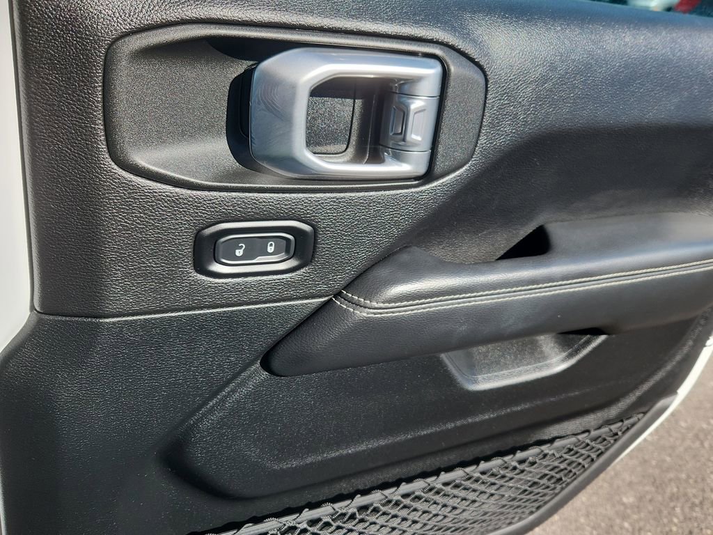 Used 2020 Jeep Wrangler Unlimited Sahara image 14