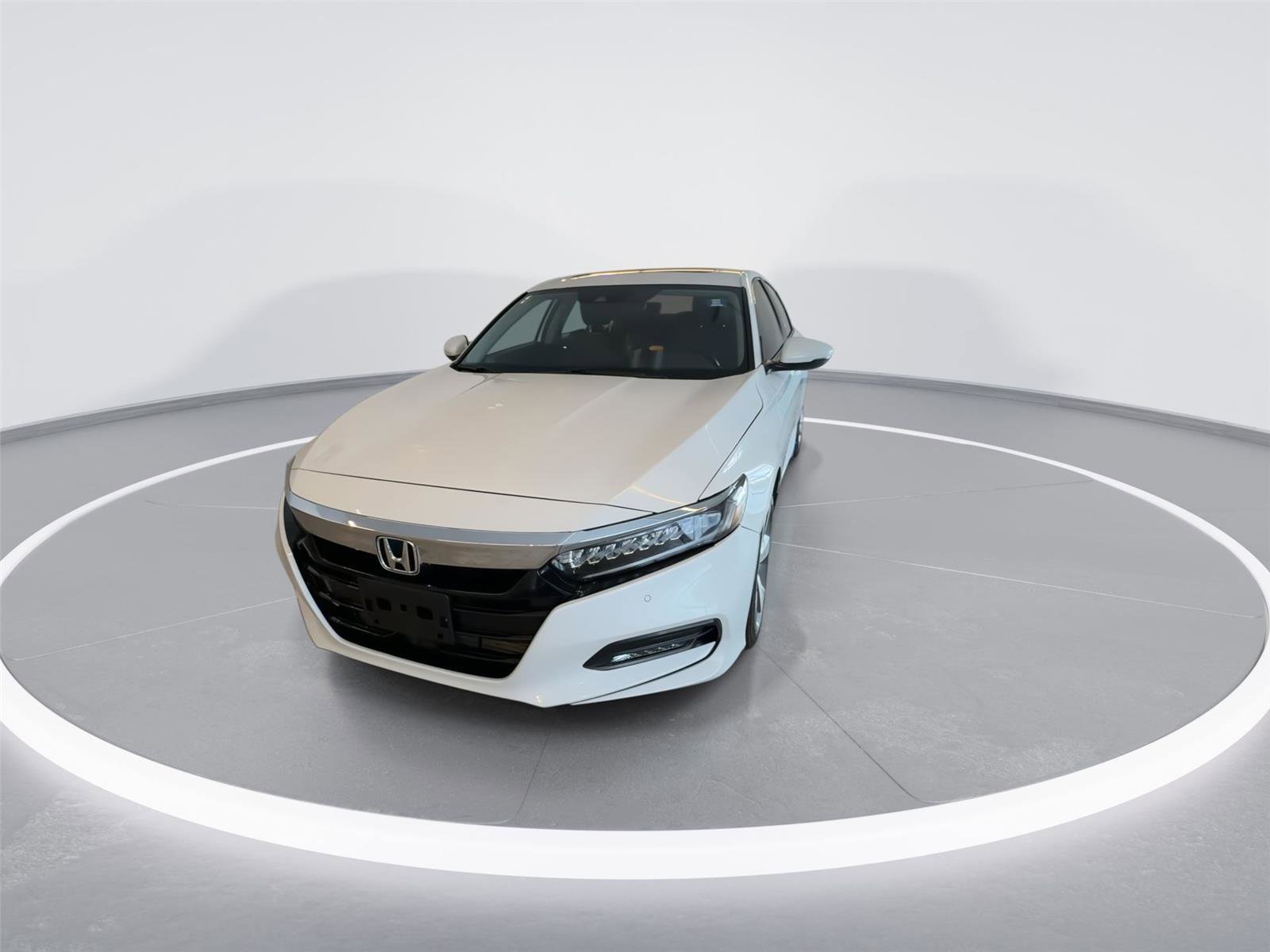 Used 2019 Honda Accord Touring image 3