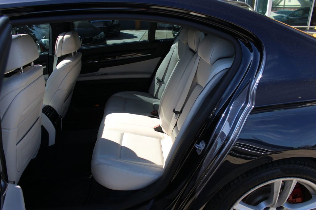 Used 2014 BMW 750Li xDrive AWD/4WD image 19