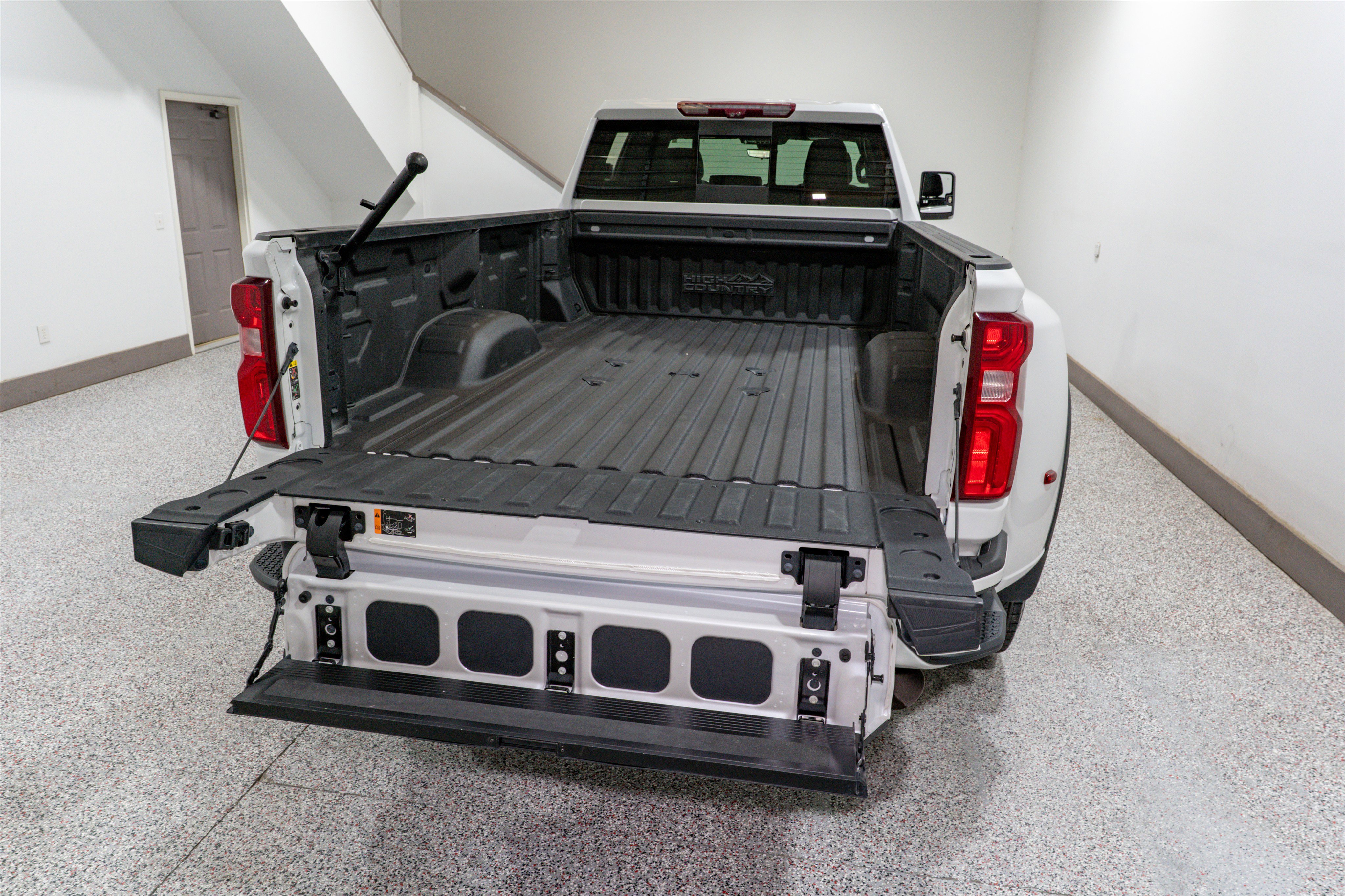 Used 2023 Chevrolet Silverado 3500 High Country image 12