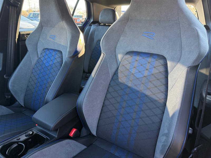 Used 2025 Volkswagen Golf R Black Edition image 11