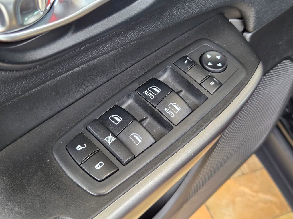 Used 2019 Jeep Cherokee Limited FWD image 12