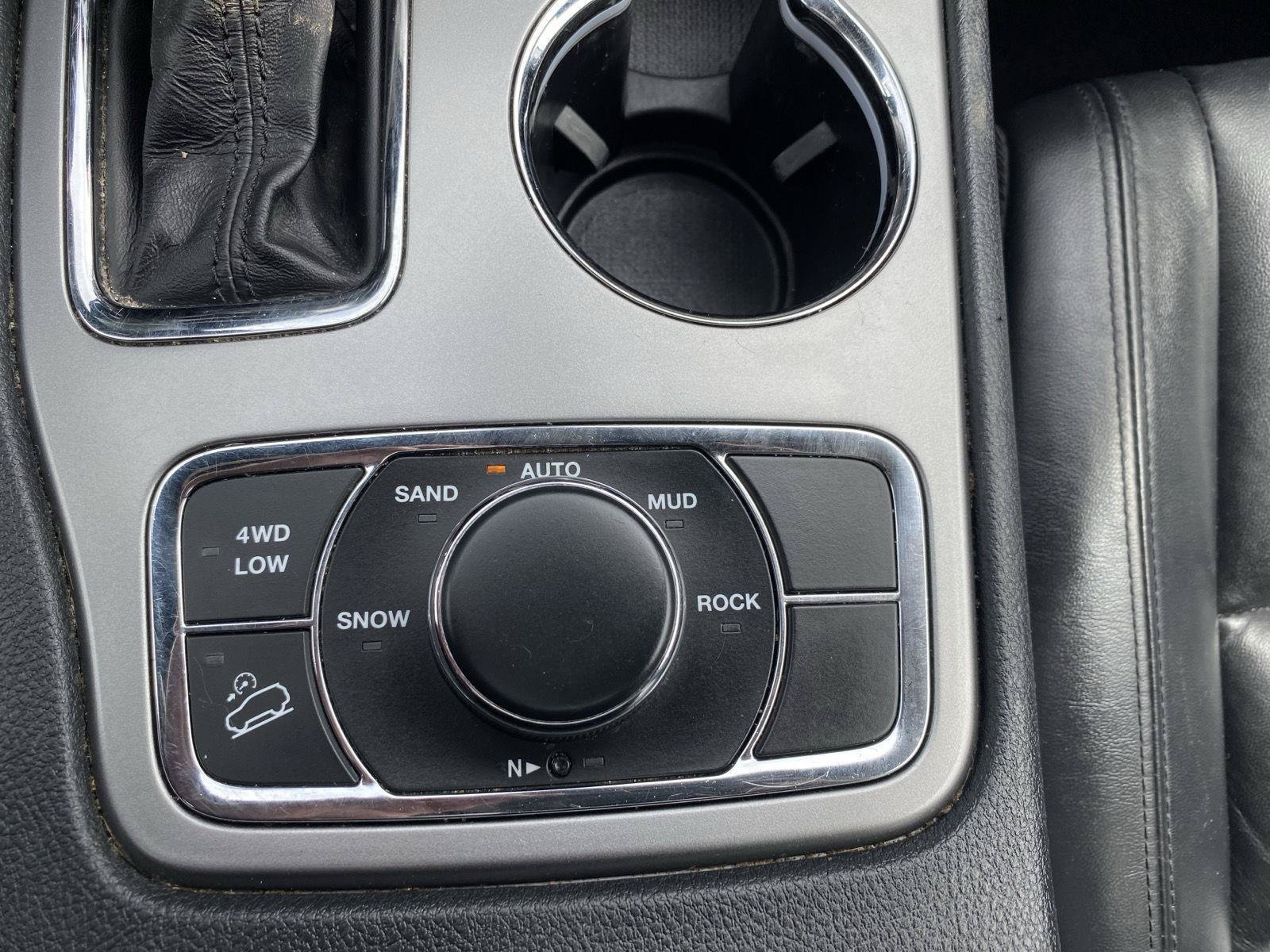 Used 2020 Jeep Grand Cherokee Limited AWD/4WD image 25