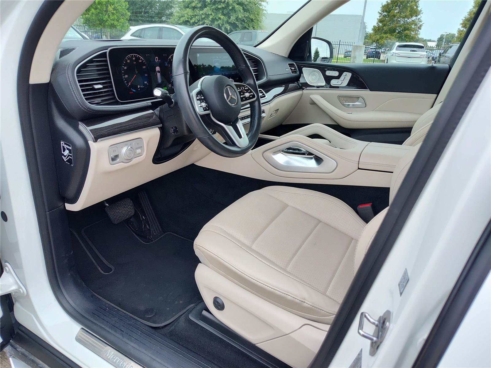 Used 2021 Mercedes-Benz GLS 450 4MATIC image 2