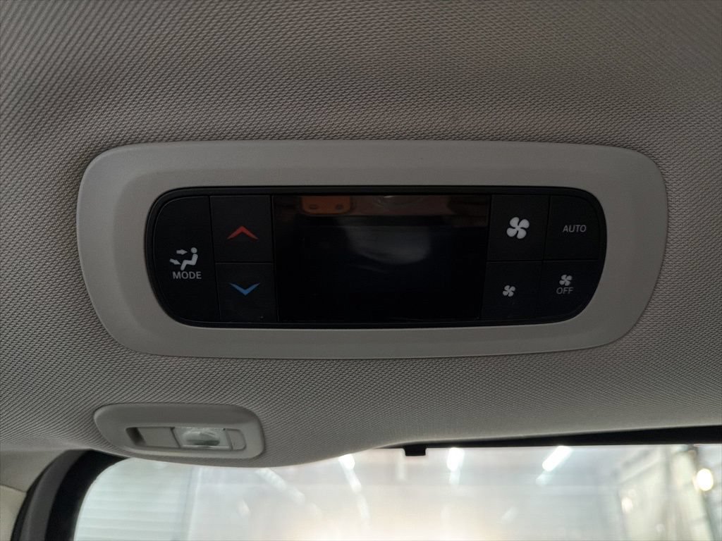 Used 2020 Chrysler Pacifica Limited FWD image 31