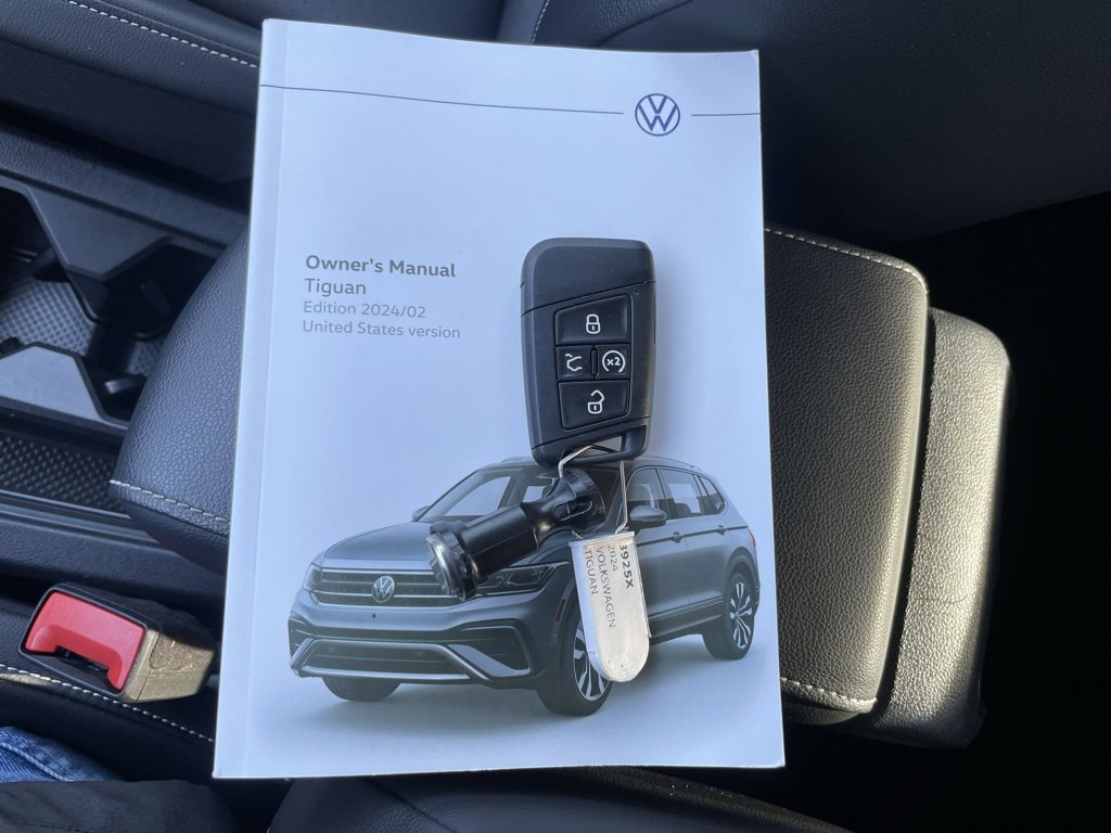 Used 2024 Volkswagen Tiguan SE image 56