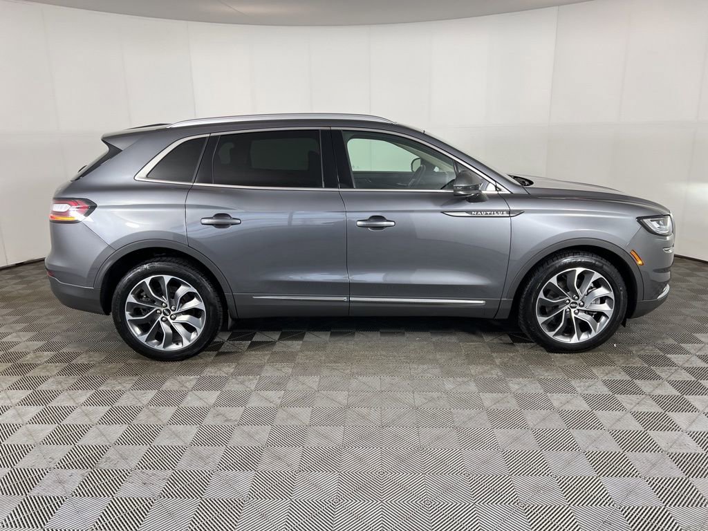 Used 2022 Lincoln Nautilus Reserve w/ Luxury Package image 2