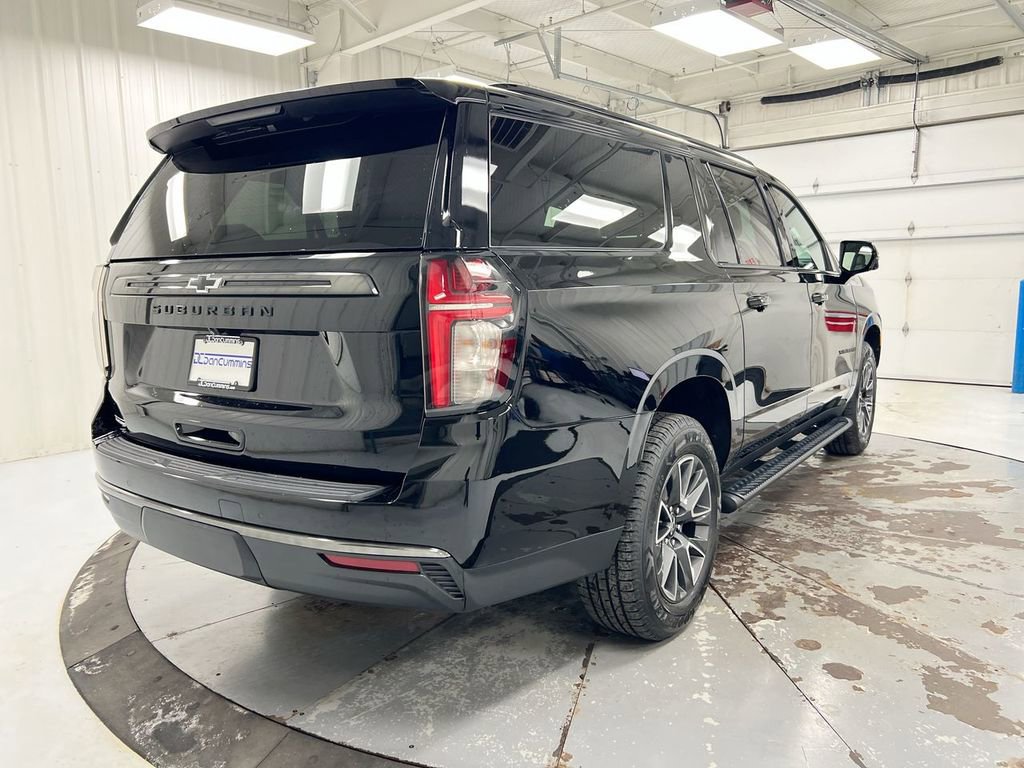 Used 2022 Chevrolet Suburban Z71 w/ Luxury Package image 3