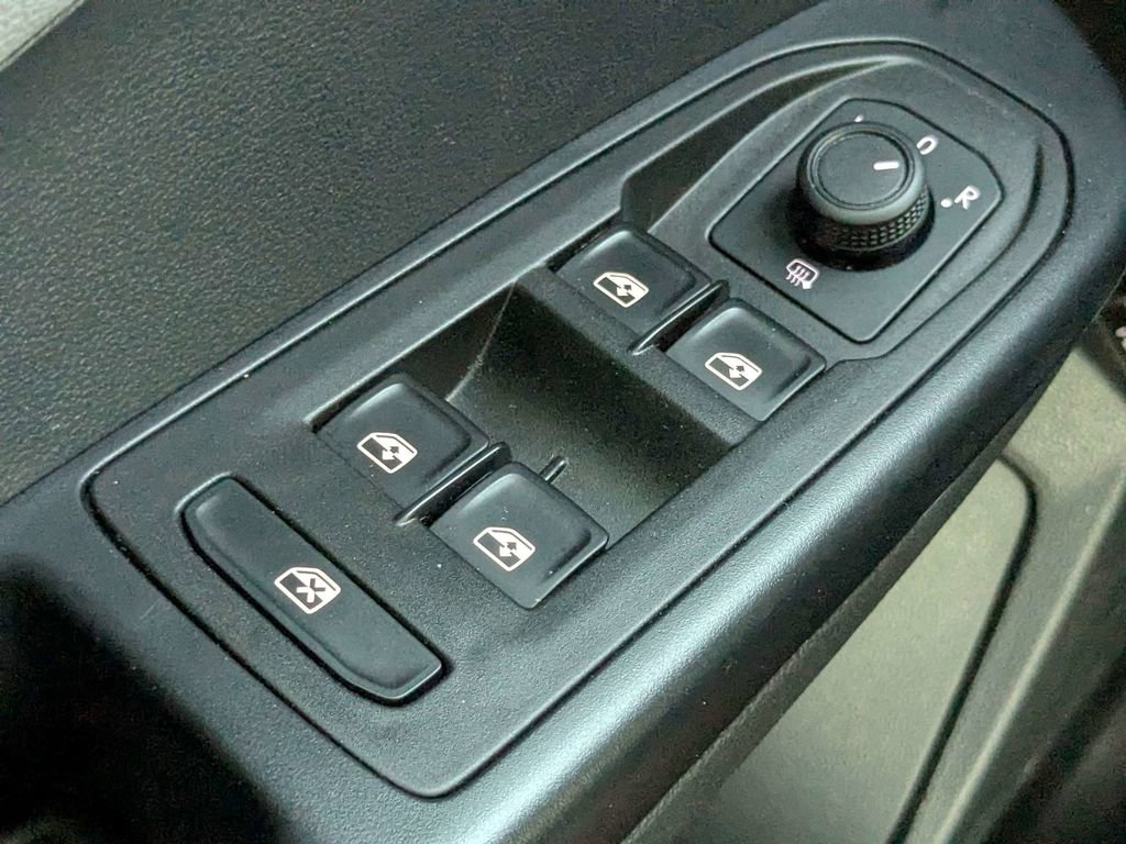 Used 2024 Volkswagen Taos SE image 24