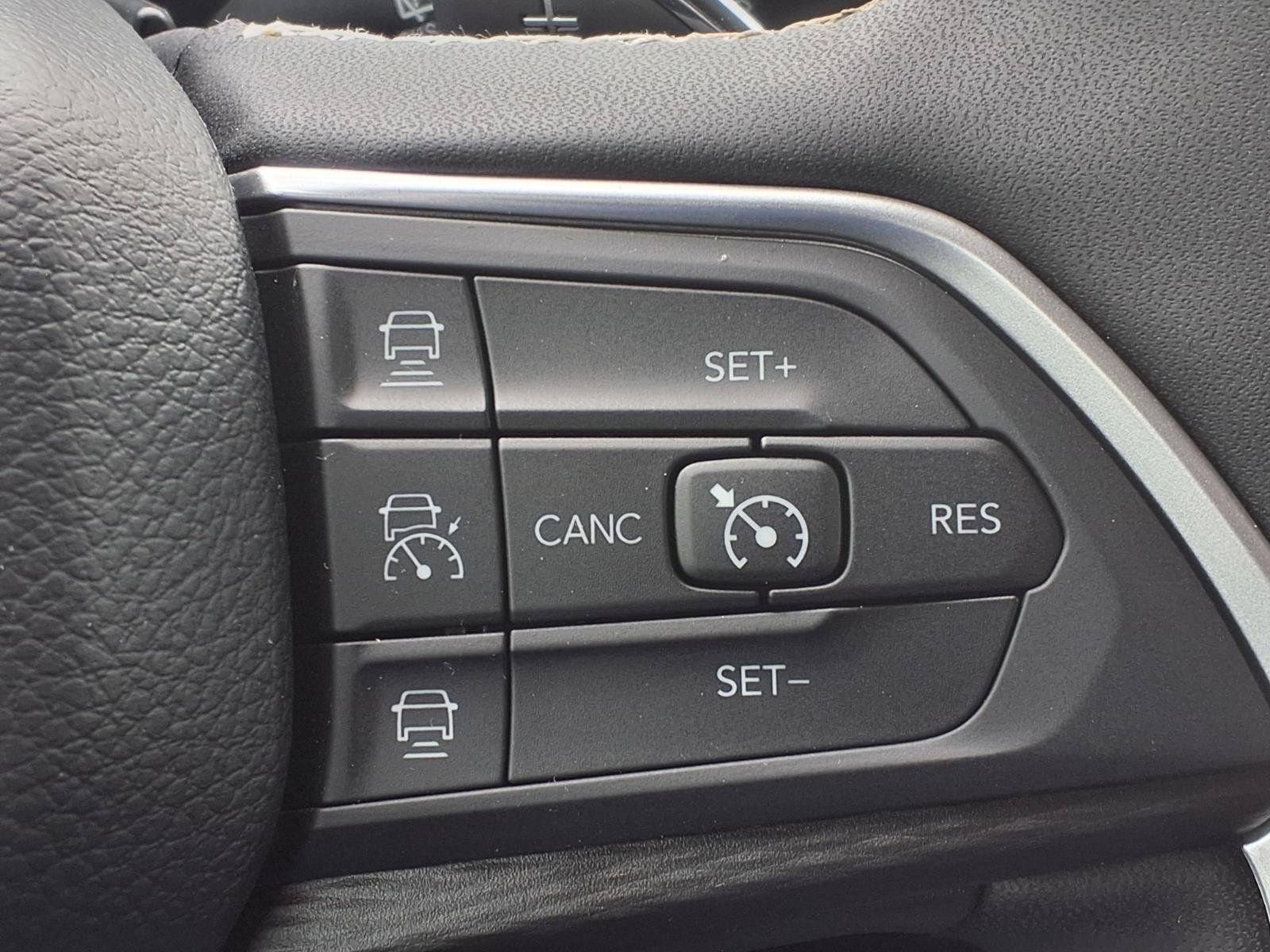Used 2025 Jeep Grand Cherokee Altitude AWD/4WD image 14