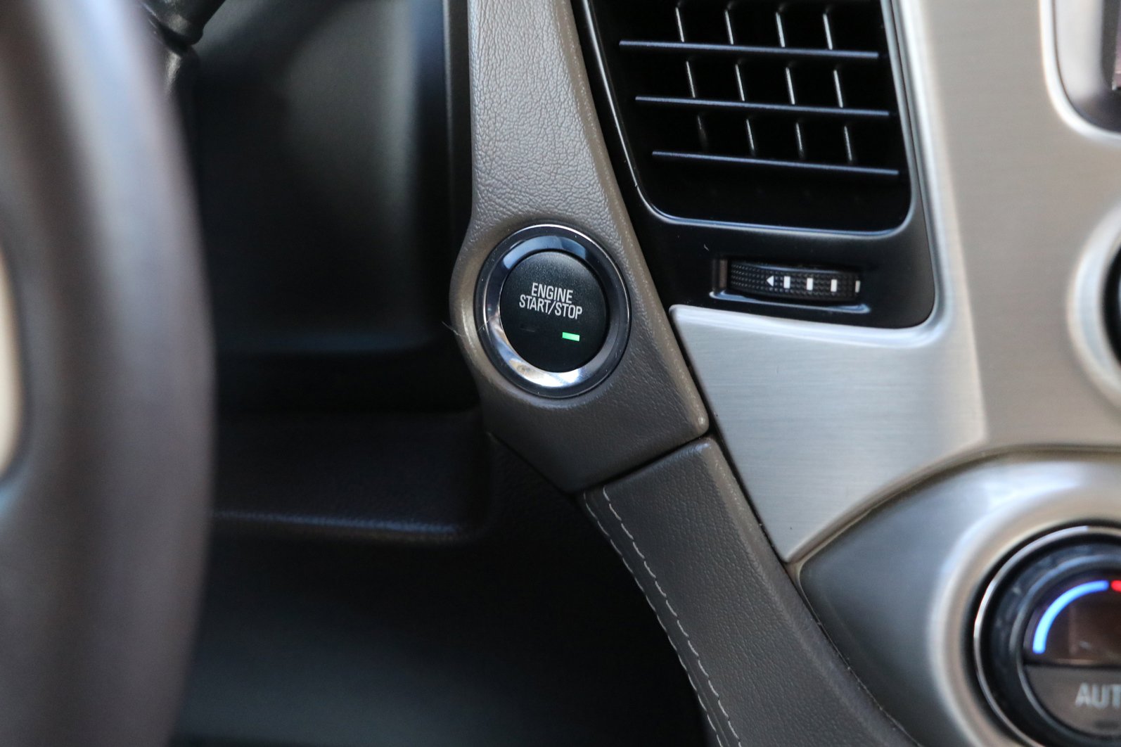 Used 2019 GMC Yukon Denali w/ Denali Ultimate Package image 25