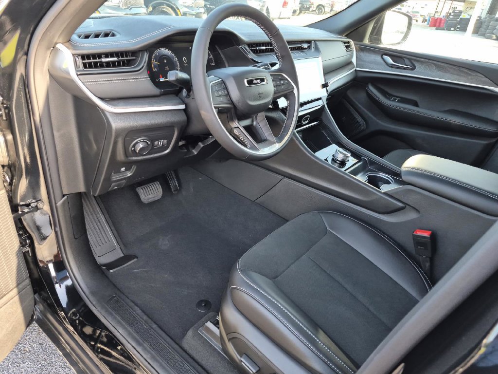 New 2026 Jeep Grand Cherokee Altitude RWD image 14