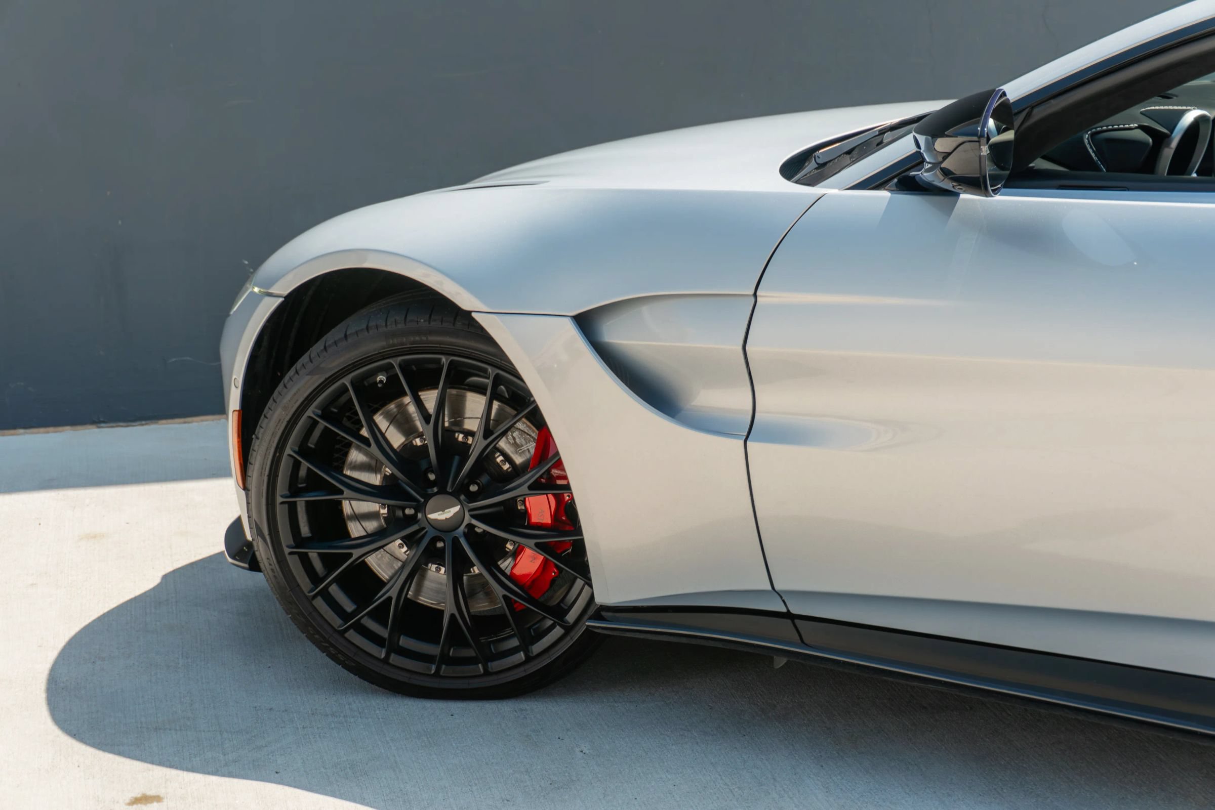 Used 2022 Aston Martin V8 Vantage Roadster RWD image 49