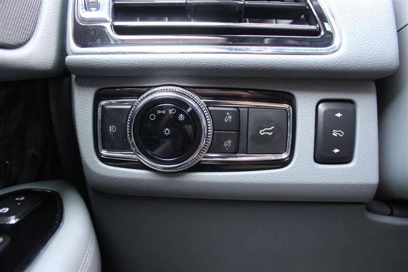 Used 2018 Lincoln Navigator Reserve w/ Technology Package AWD/4WD image 18