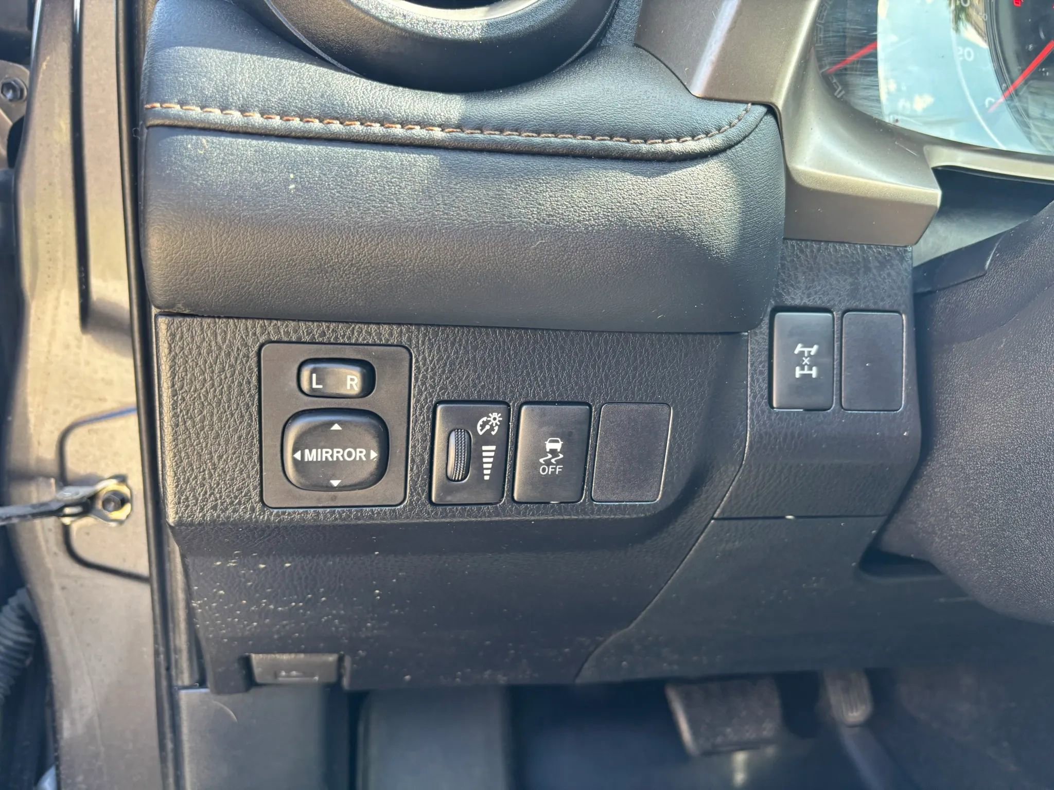 Used 2014 Toyota RAV4 XLE AWD/4WD image 14