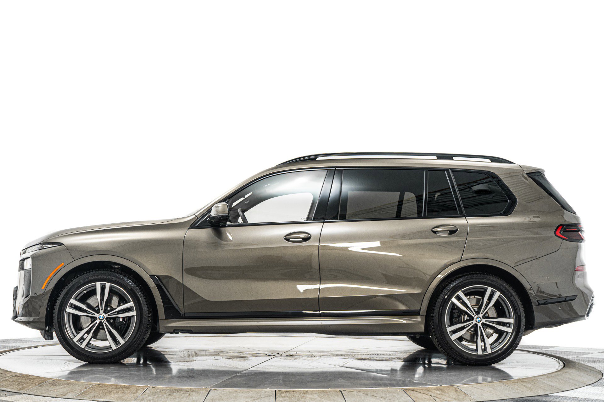 Used 2026 BMW X7 xDrive40i w/ M Sport Package AWD/4WD image 6