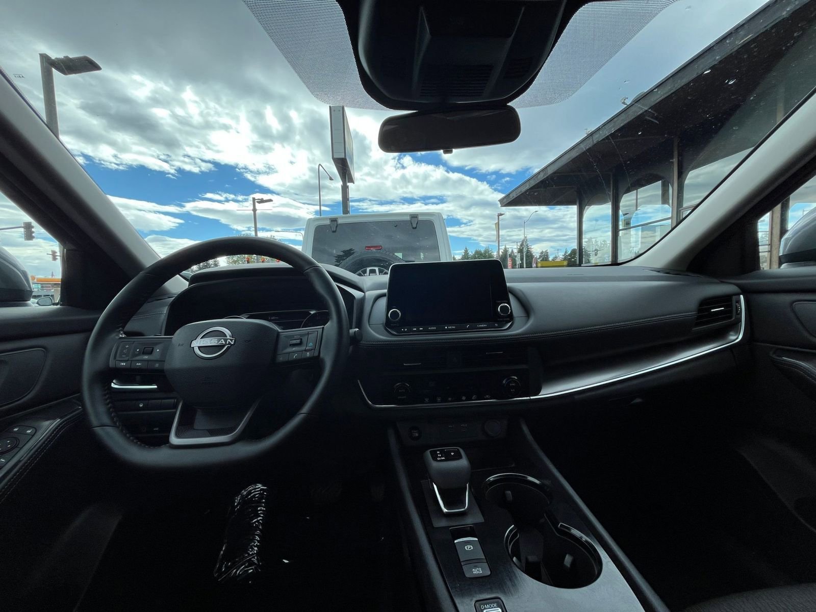 Used 2025 Nissan Rogue SV FWD image 35