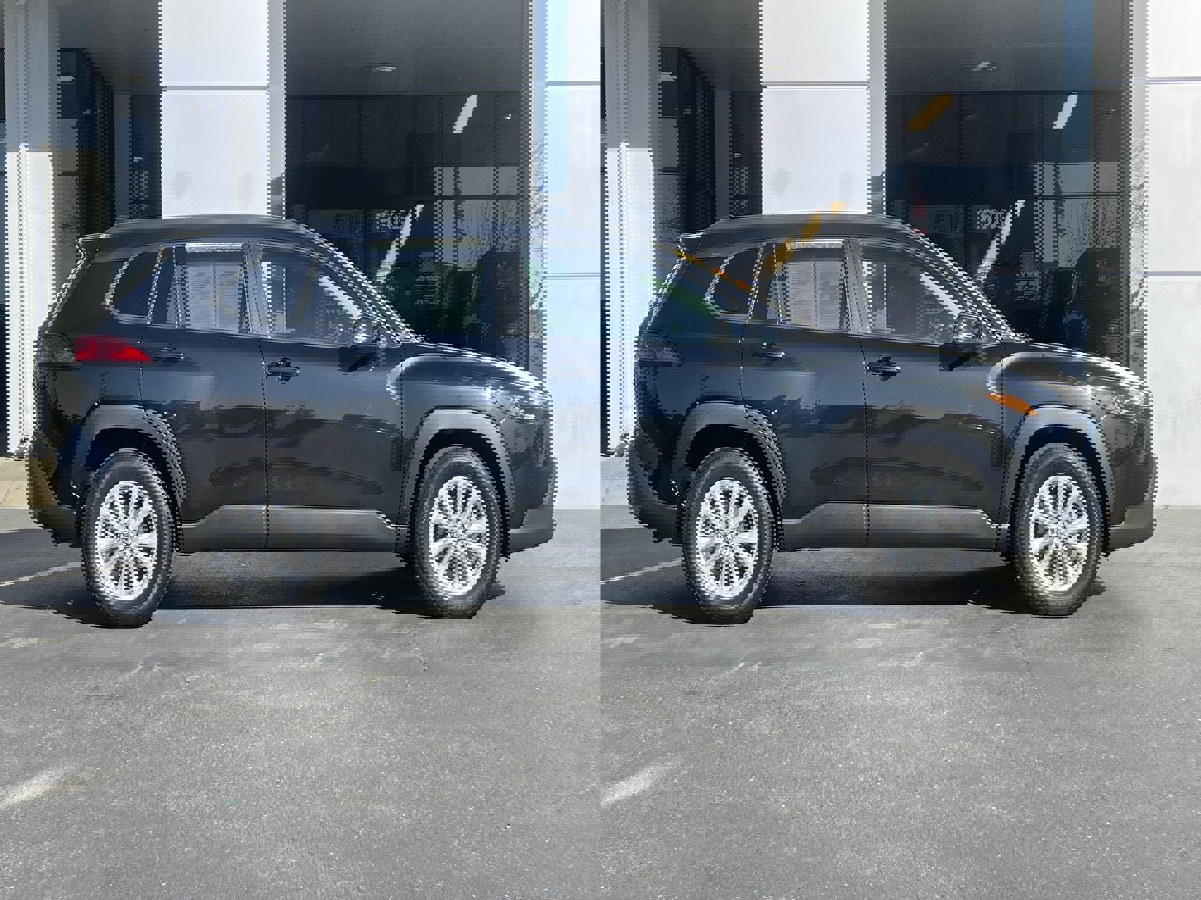 Used 2022 Toyota Corolla Cross LE image 9