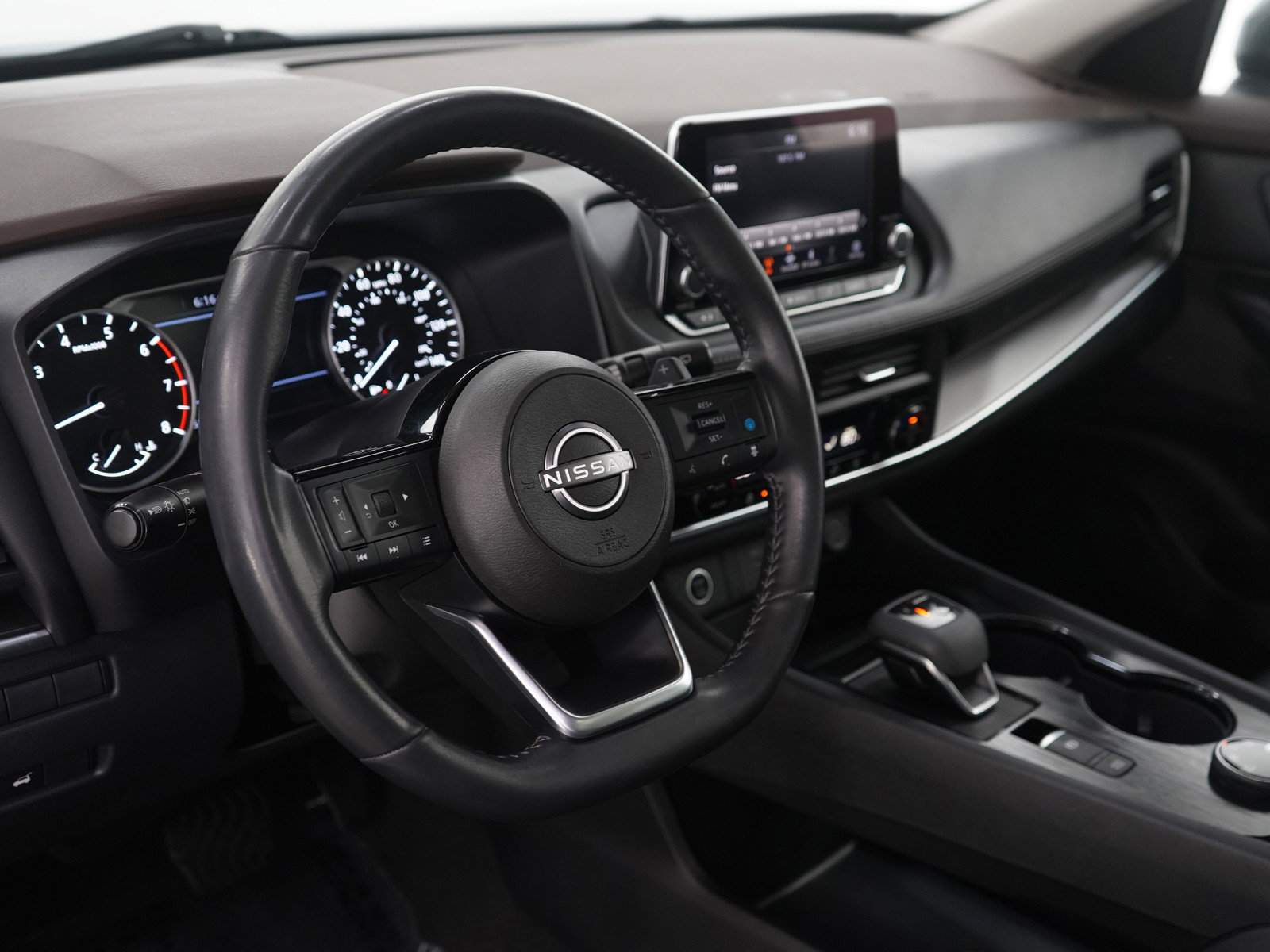 Used 2023 Nissan Rogue SV w/ SV Premium B Package image 21