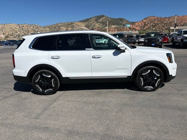 Used 2025 Kia Telluride S image 3