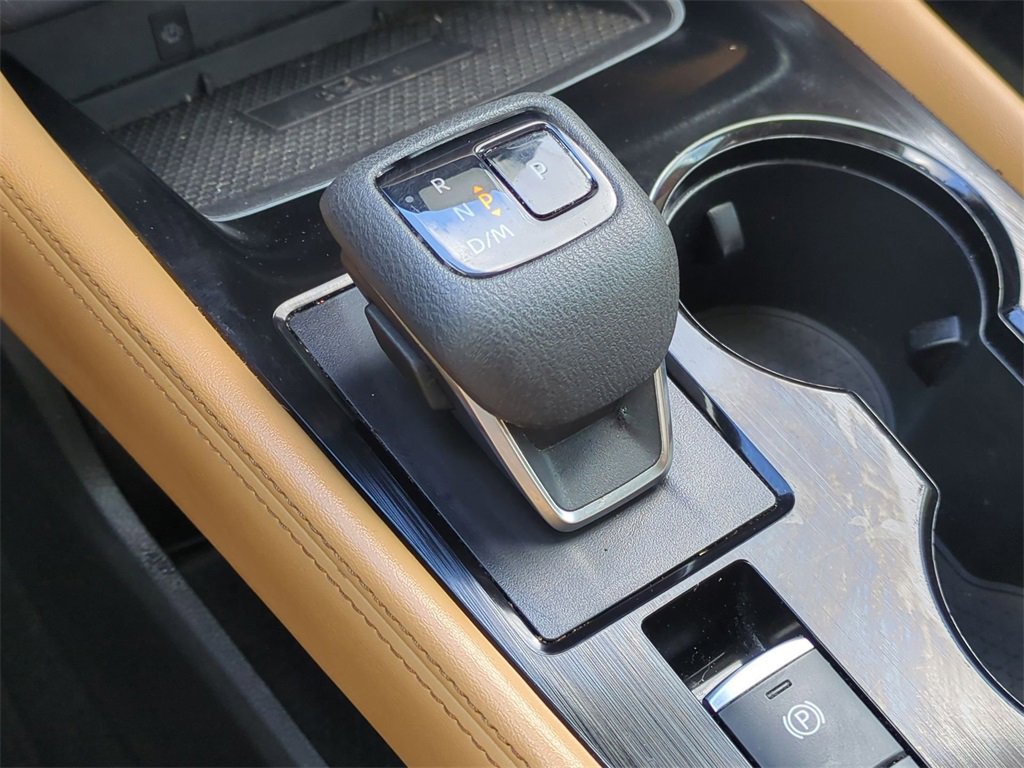 Used 2021 Nissan Rogue Platinum image 16