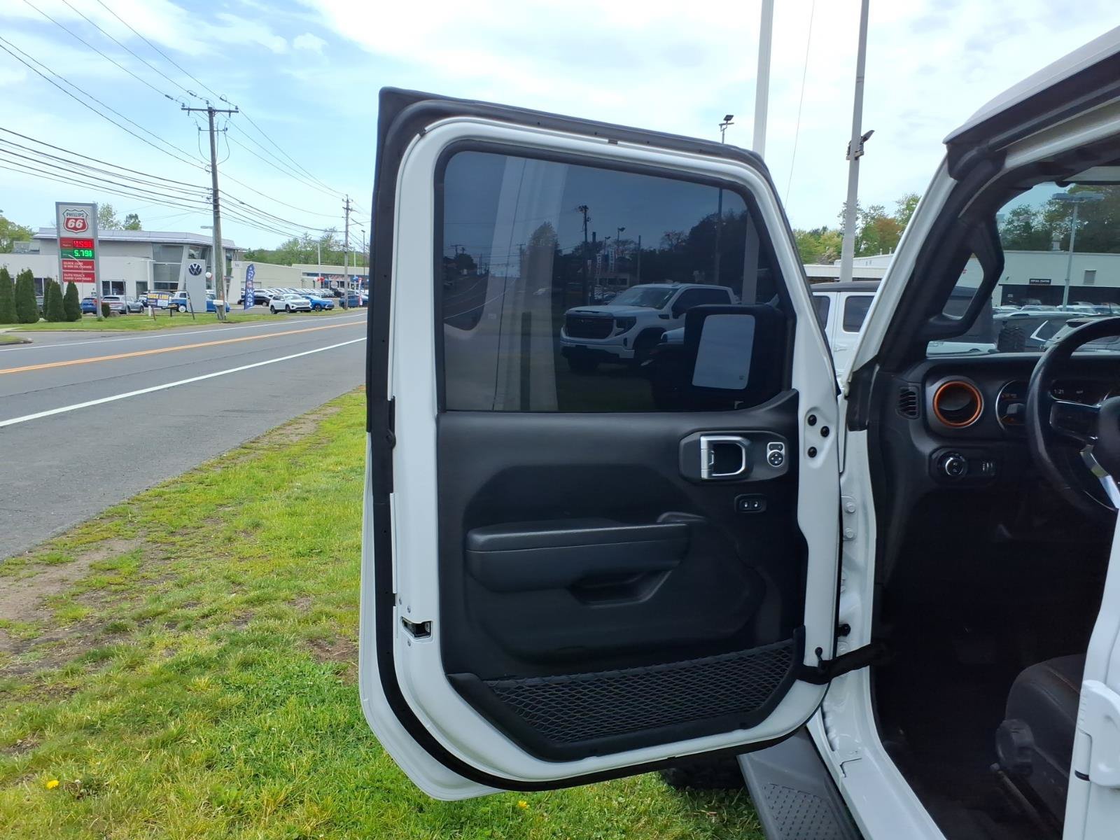 Used 2023 Jeep Gladiator Mojave w/ Cold Weather Group AWD/4WD image 19