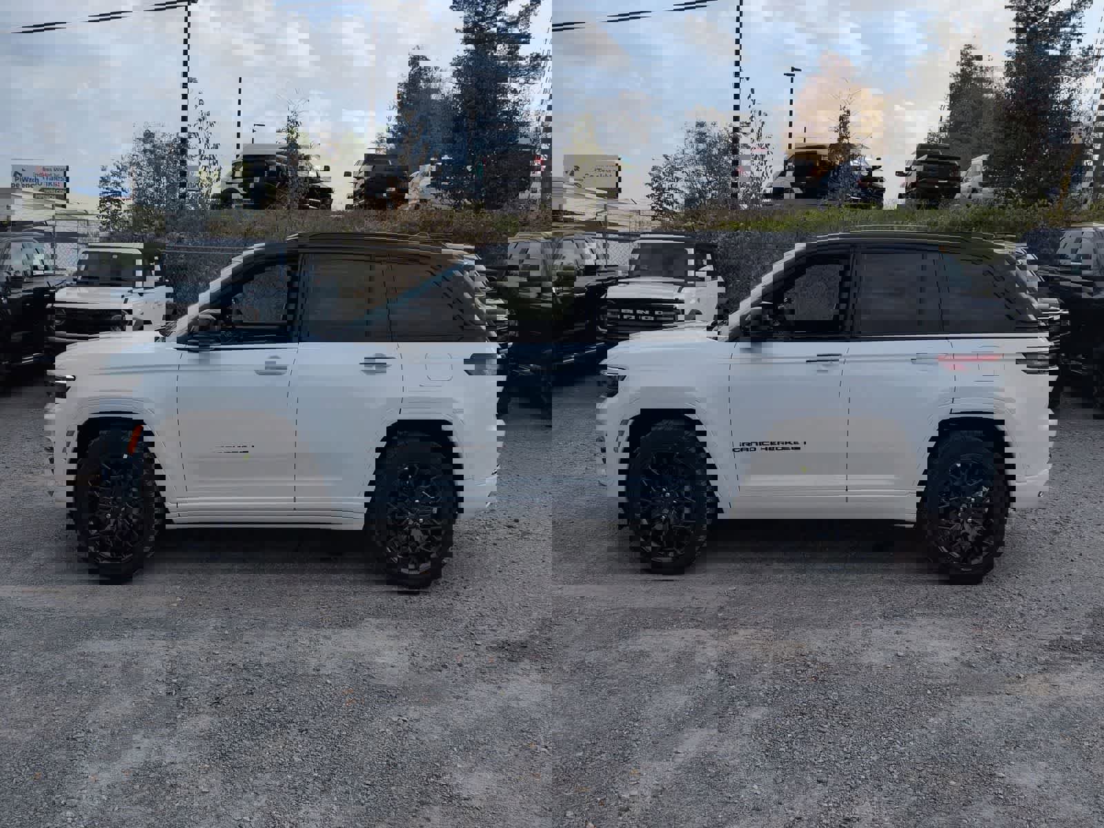 New 2025 Jeep Grand Cherokee Summit w/ Obsidian Package image 5