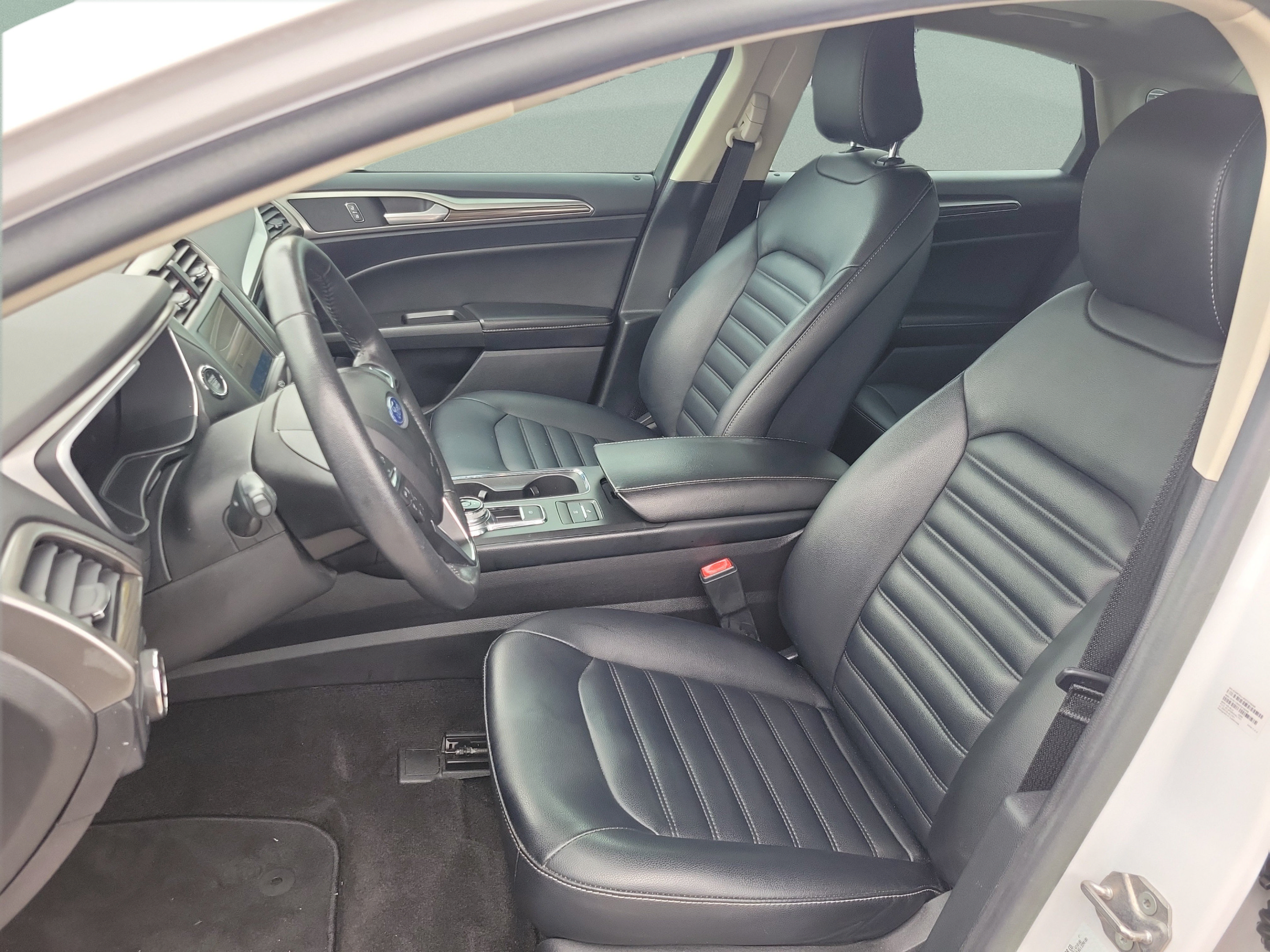 Used 2020 Ford Fusion SEL FWD image 17
