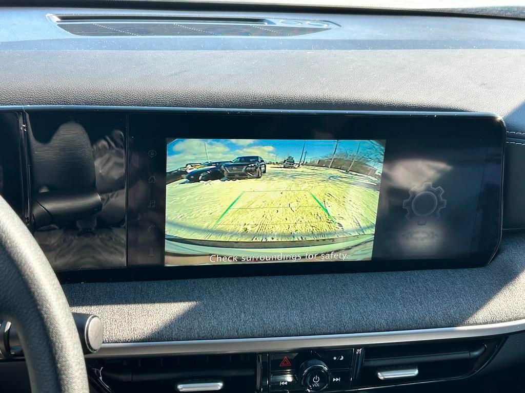 Used 2025 Nissan Kicks SV AWD/4WD image 34