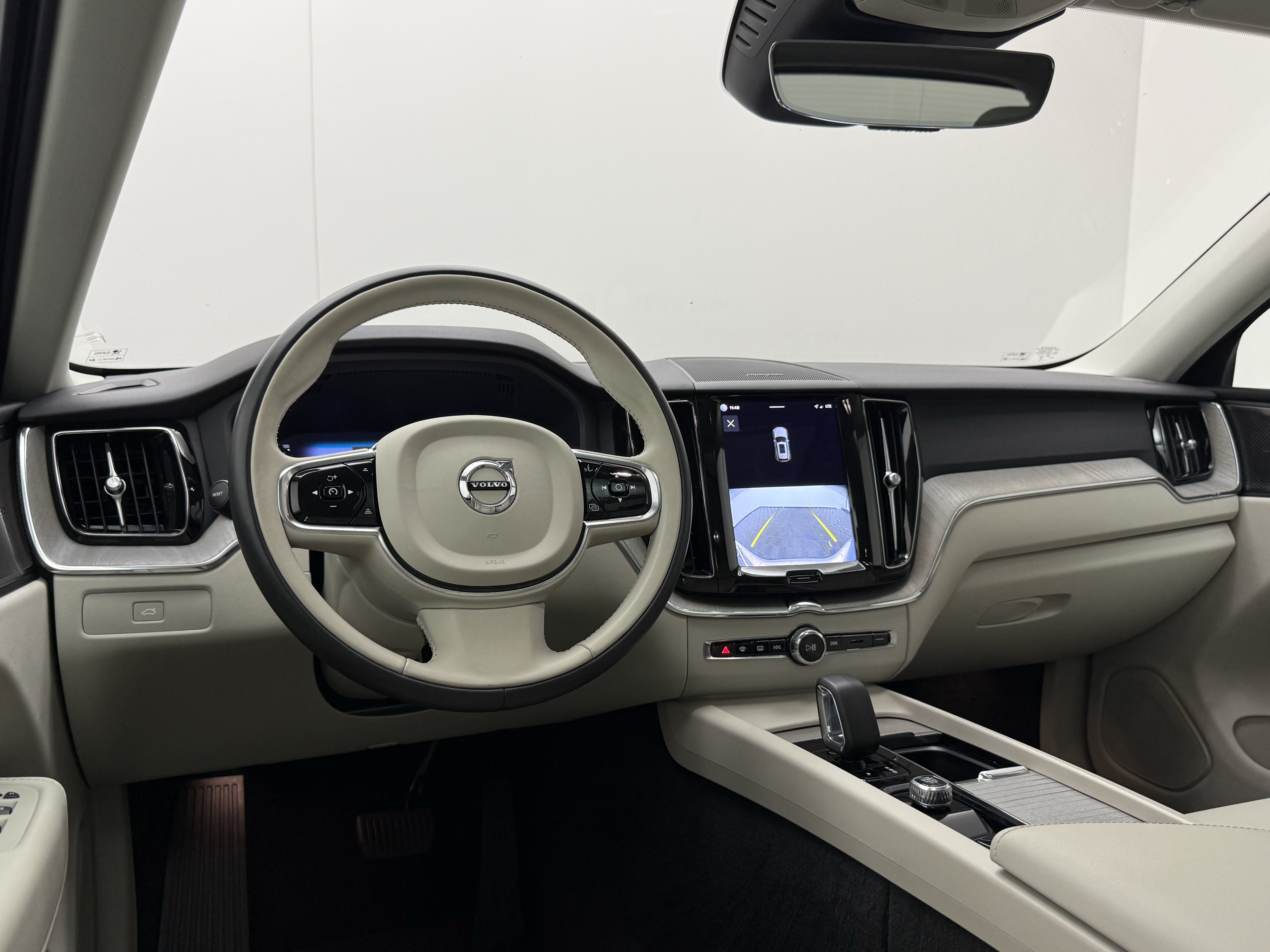Certified 2023 Volvo XC60 B5 Plus w/ Climate Package FWD image 22