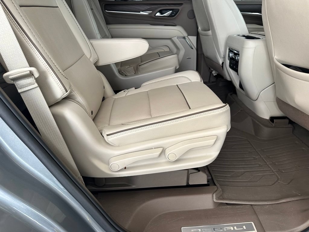Used 2023 GMC Yukon Denali w/ Denali Reserve Package RWD image 39