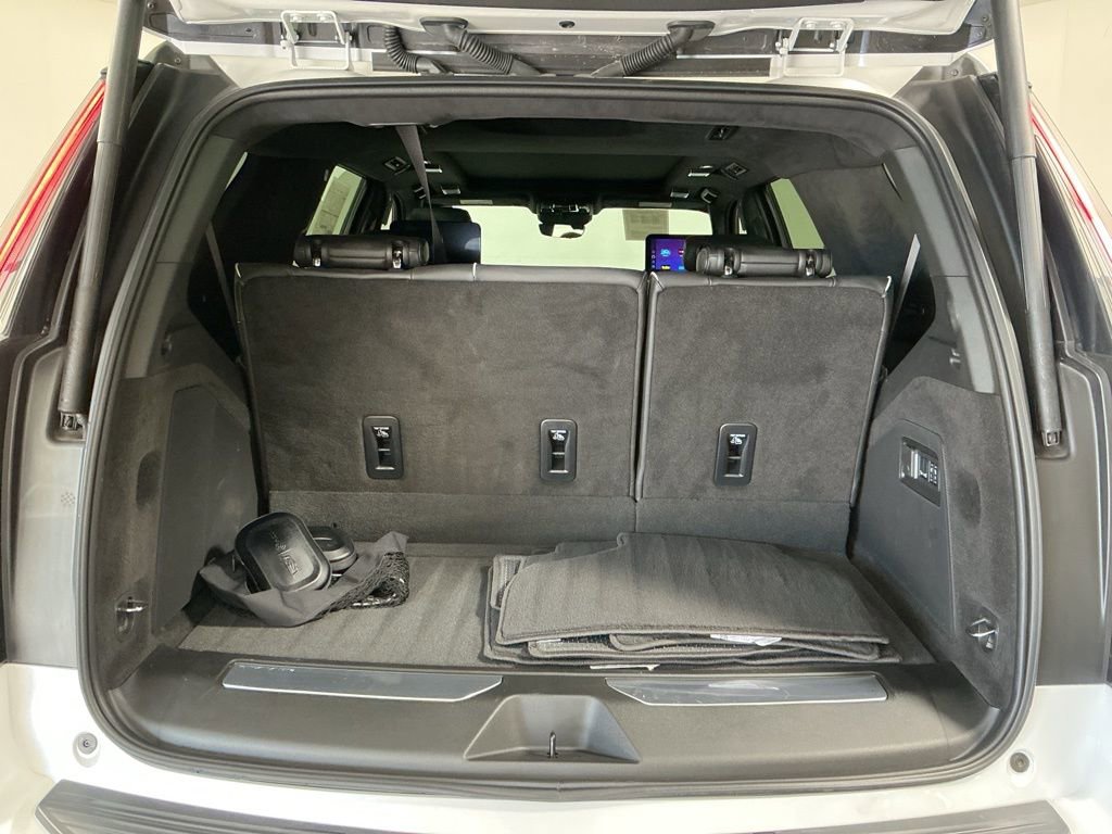 Used 2025 Cadillac Escalade Sport Platinum w/ LPO, ONYX Package image 31