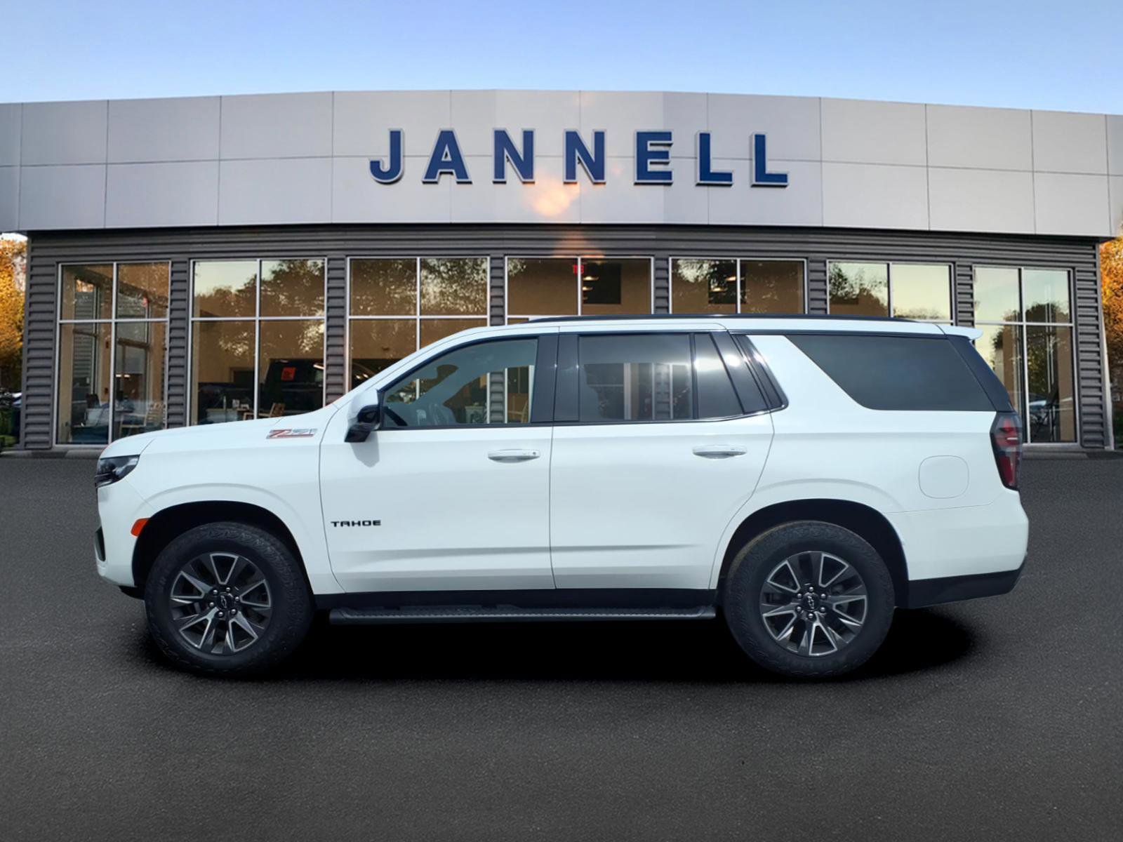 Used 2023 Chevrolet Tahoe Z71 w/ Luxury Package AWD/4WD image 8