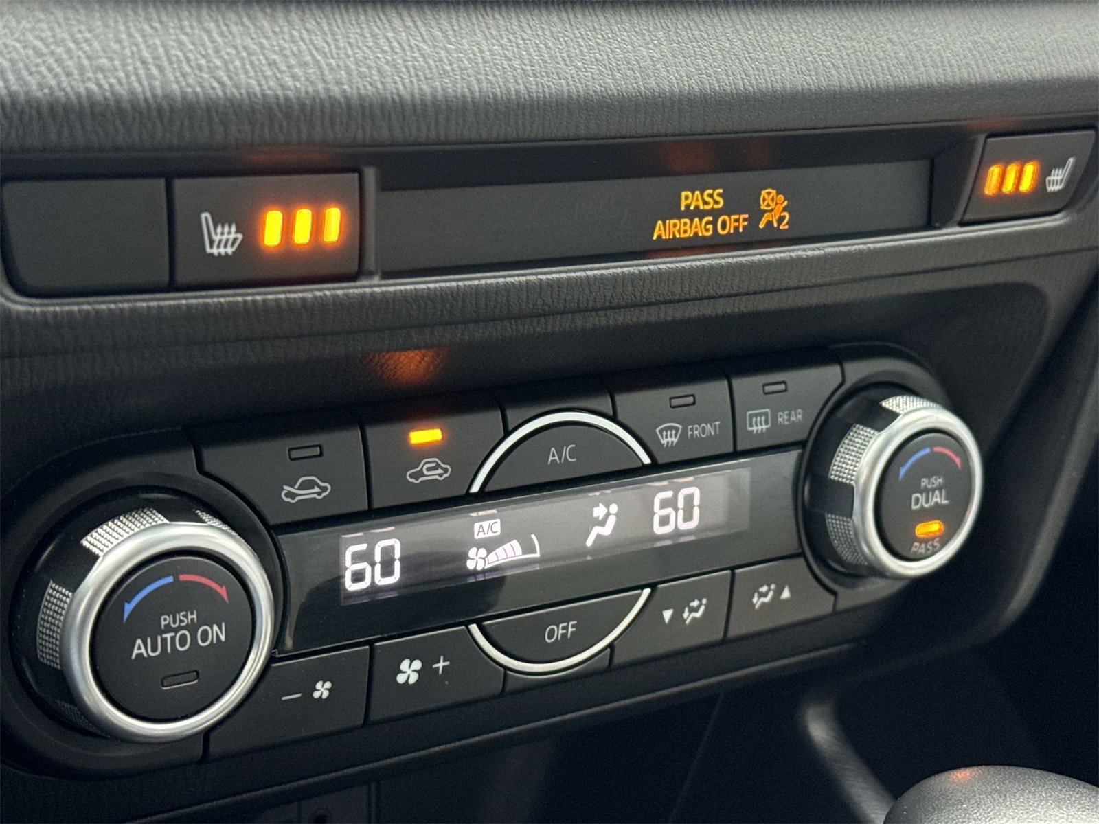 Used 2018 MAZDA MAZDA3 Grand Touring image 31