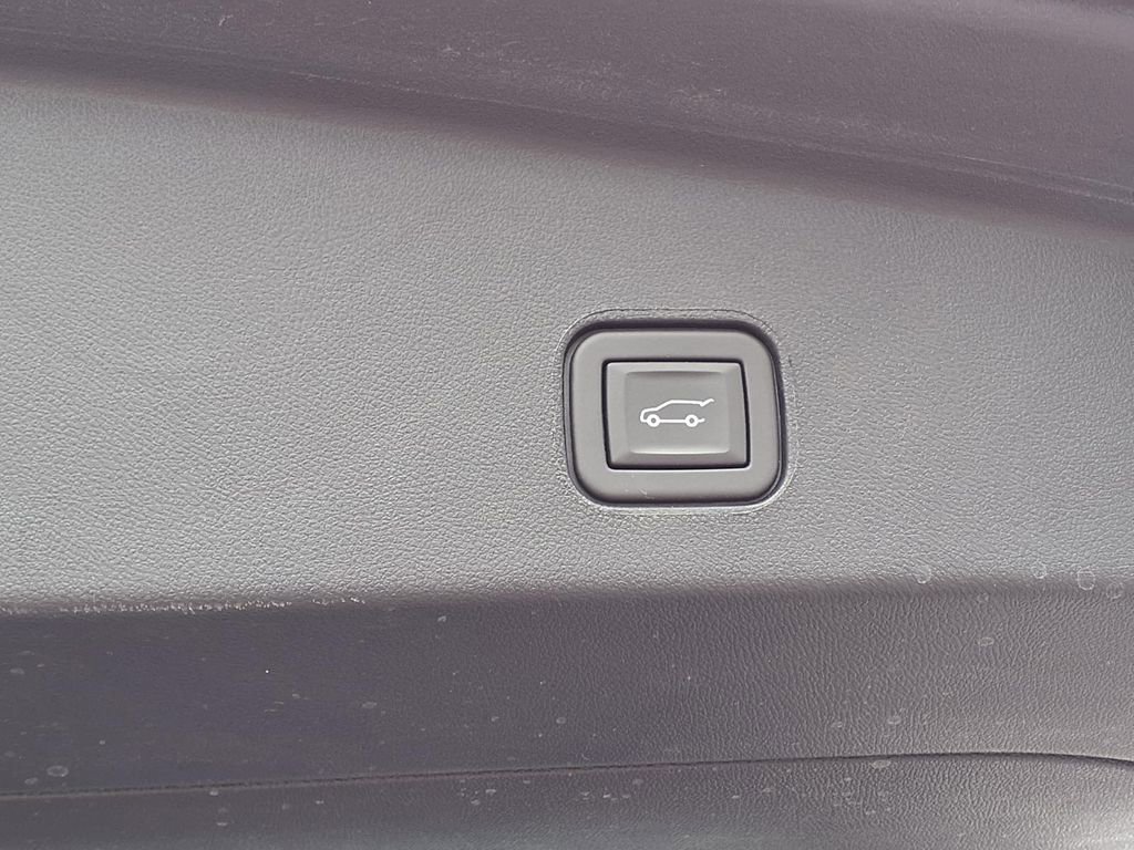 Used 2024 Cadillac Lyriq Luxury w/ LPO, Floor Liner Package AWD/4WD image 21