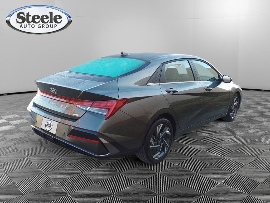 Used 2024 Hyundai Elantra Limited FWD image 5