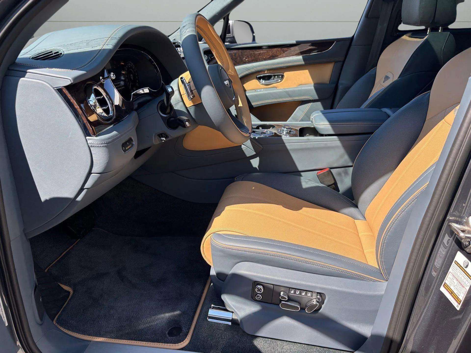 New 2025 Bentley Bentayga Extended Wheelbase image 34