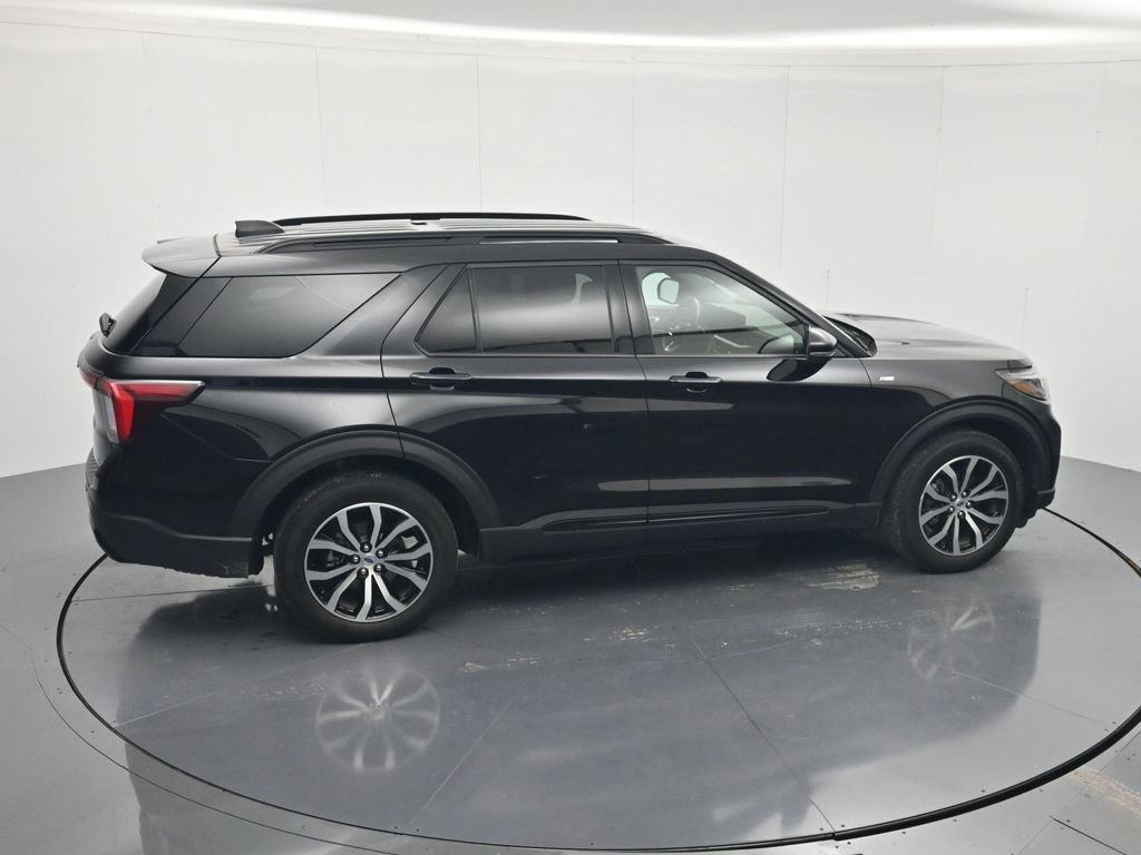 Used 2025 Ford Explorer ST-Line AWD/4WD image 32