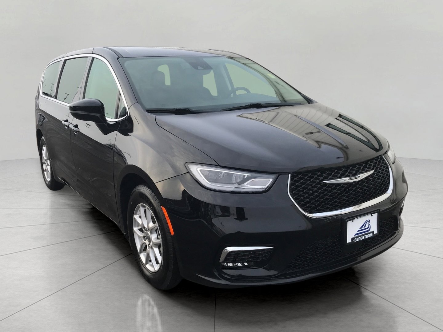 Used 2024 Chrysler Pacifica Touring-L