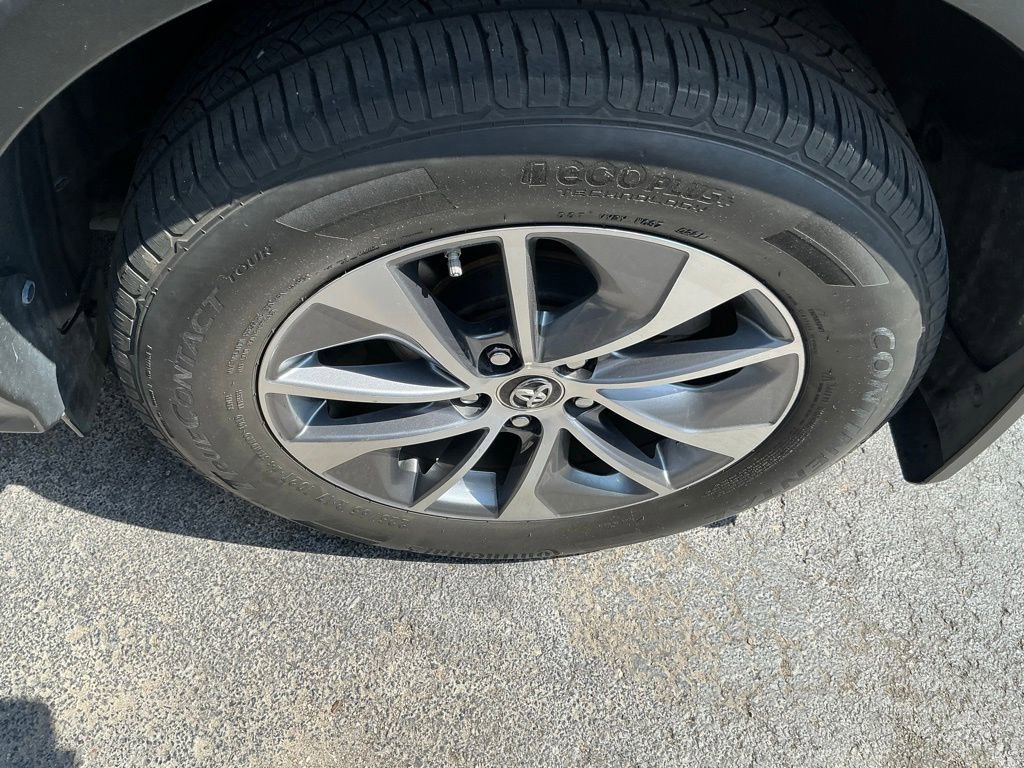 Used 2018 Toyota RAV4 XLE AWD/4WD image 5