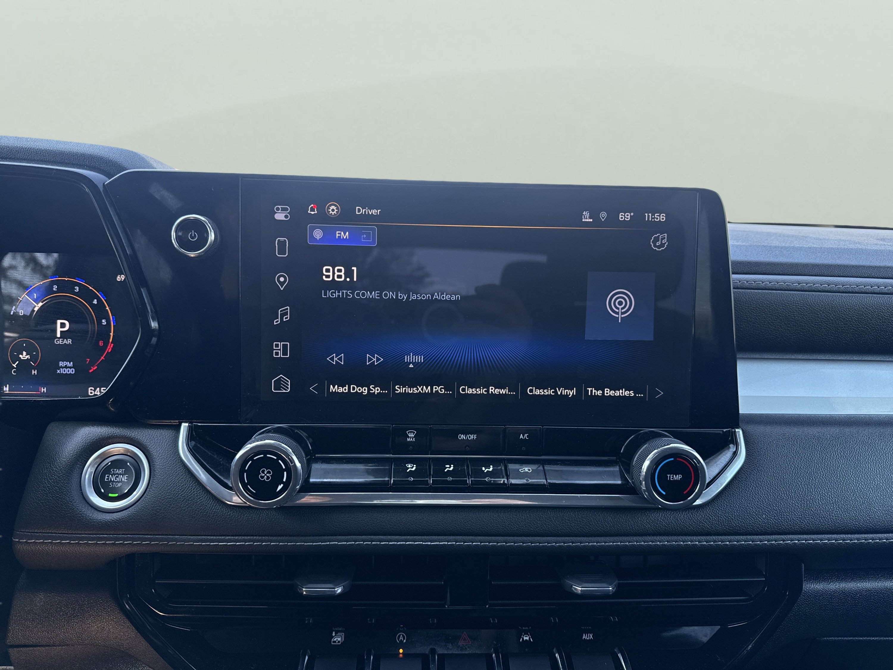 Used 2024 Chevrolet Colorado LT AWD/4WD image 18