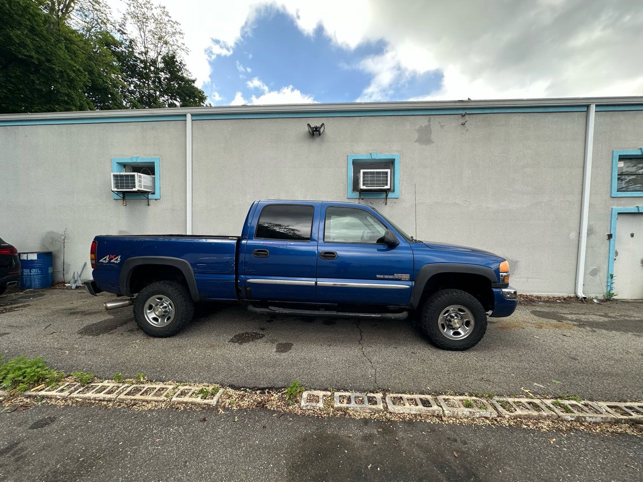 Used 2004 GMC Sierra 2500 SLE w/ Skid Plate Package image 5