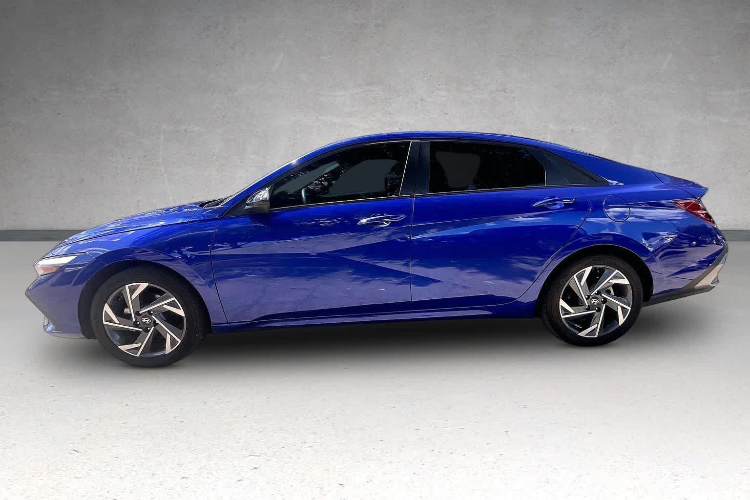 Used 2025 Hyundai Elantra Sport FWD image 3