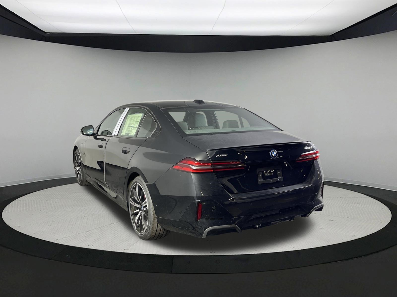 Used 2026 BMW 550e xDrive AWD/4WD image 5