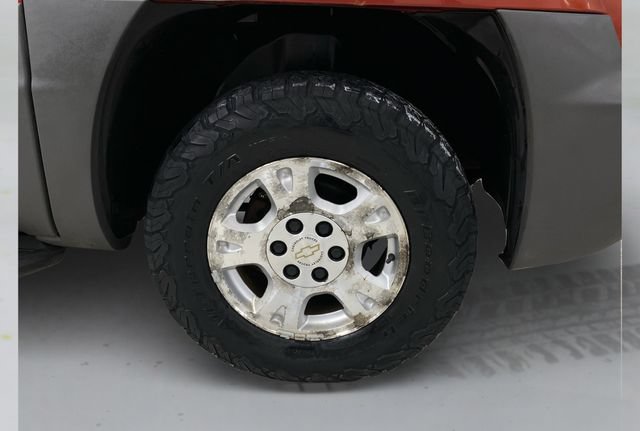 Used 2002 Chevrolet Avalanche 4x4 w/ Off-Road Suspension Pkg image 14
