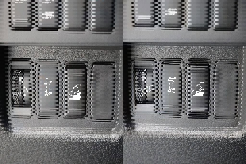 Used 2023 Nissan Titan PRO-4X w/ Pro-4x Convenience Package image 37