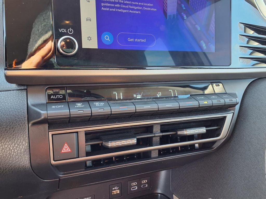 Used 2025 Toyota Camry LE image 8